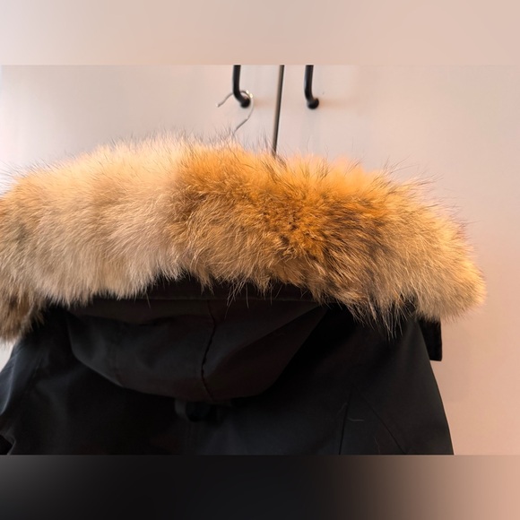 Canada Goose-- Rossclair Parka Heritage W/Coyote Trim Hood - Picture 9 of 15